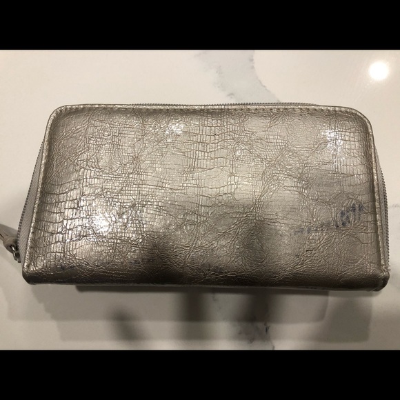 Gold Kenneth Cole Wallet - Picture 2 of 5